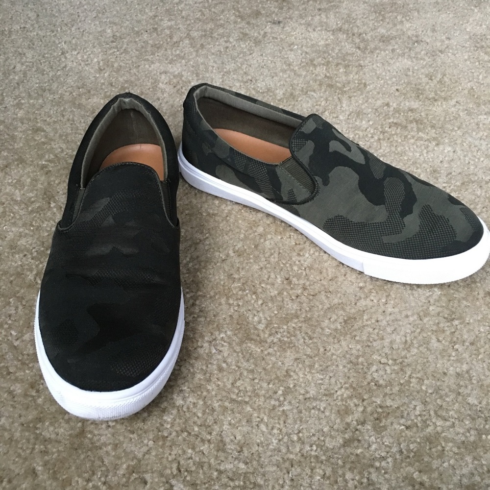 Steve Madden camo sliders